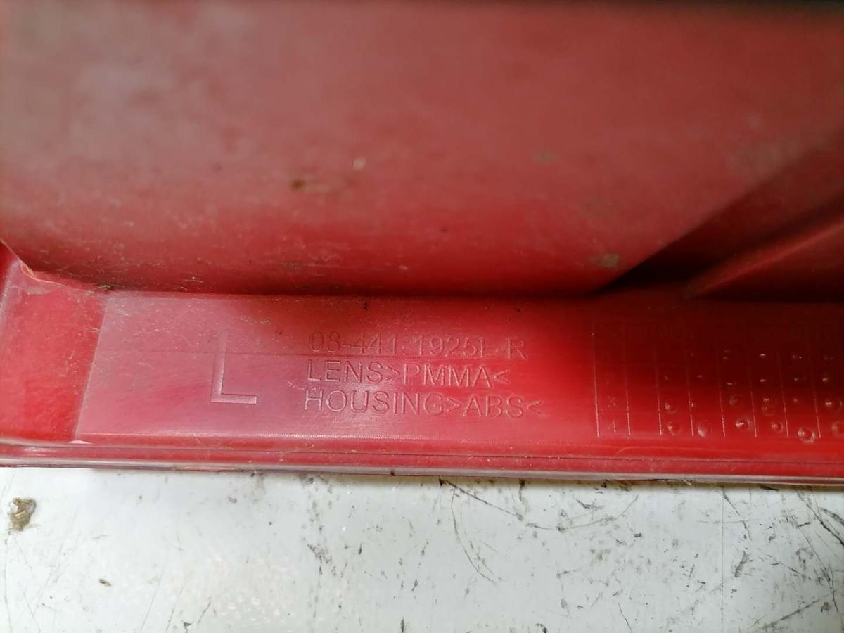 VW Passat 3B original R&uuml;cklicht R&uuml;ckleuchte Schlussleuchte links Limousine Bj.1997